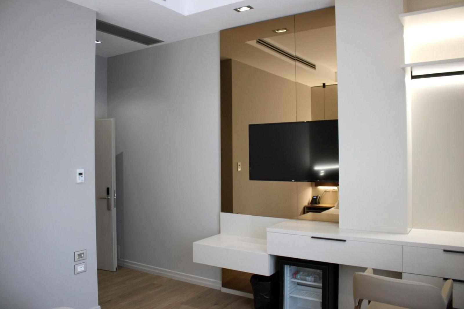Monarch Hotel 2*